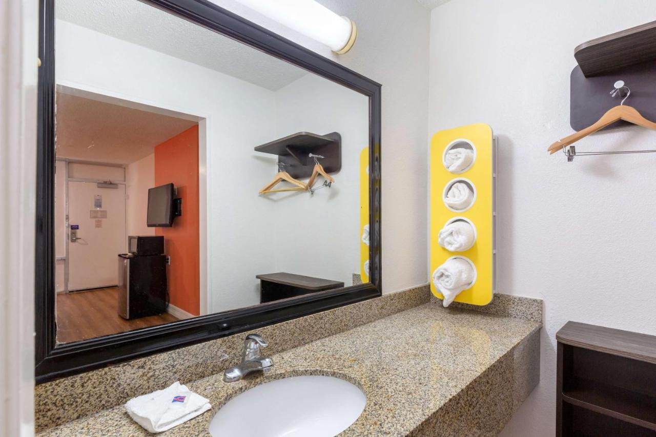 Motel 6-Houston, Tx - East Zewnętrze zdjęcie